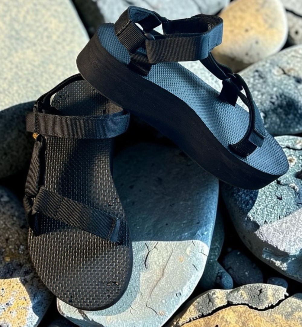 Teva Flatform Universal Women's Size 8M Shoes Black Comfort Platform Sandals